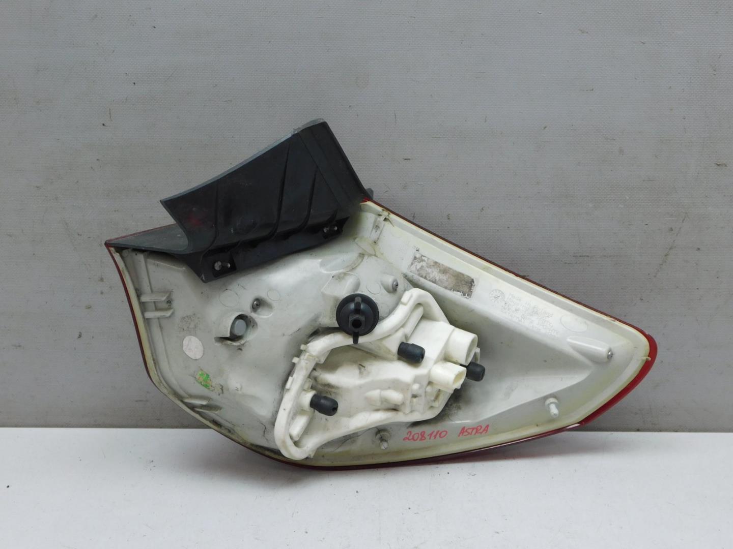 Фонарь задний наружный левый