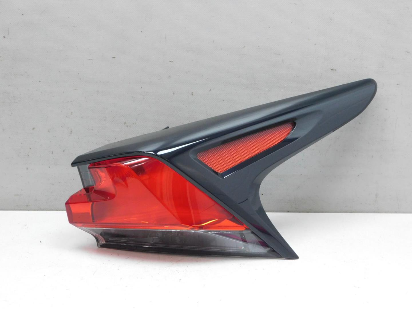 Фонарь задний наружный правый