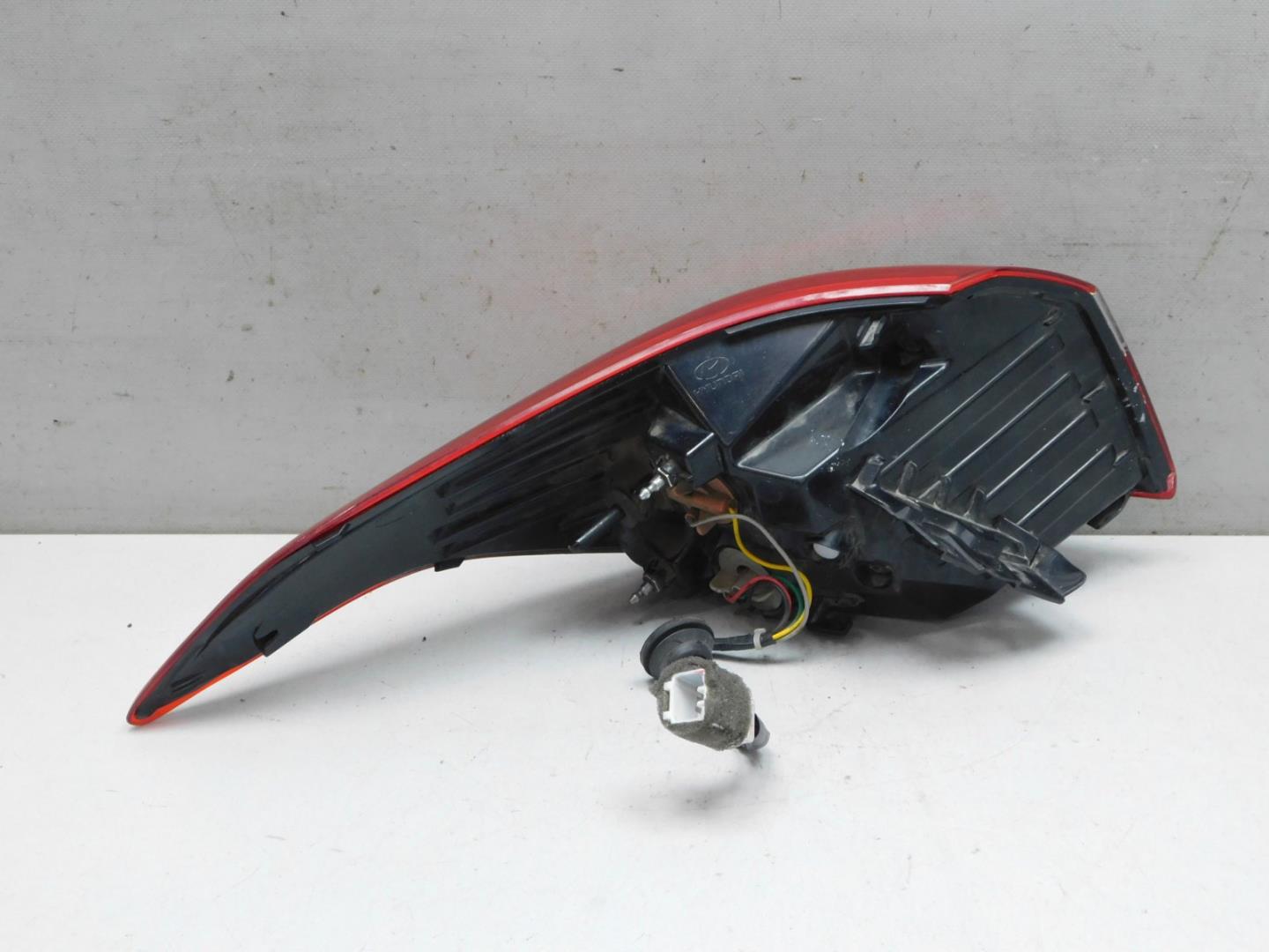 Фонарь задний наружный правый