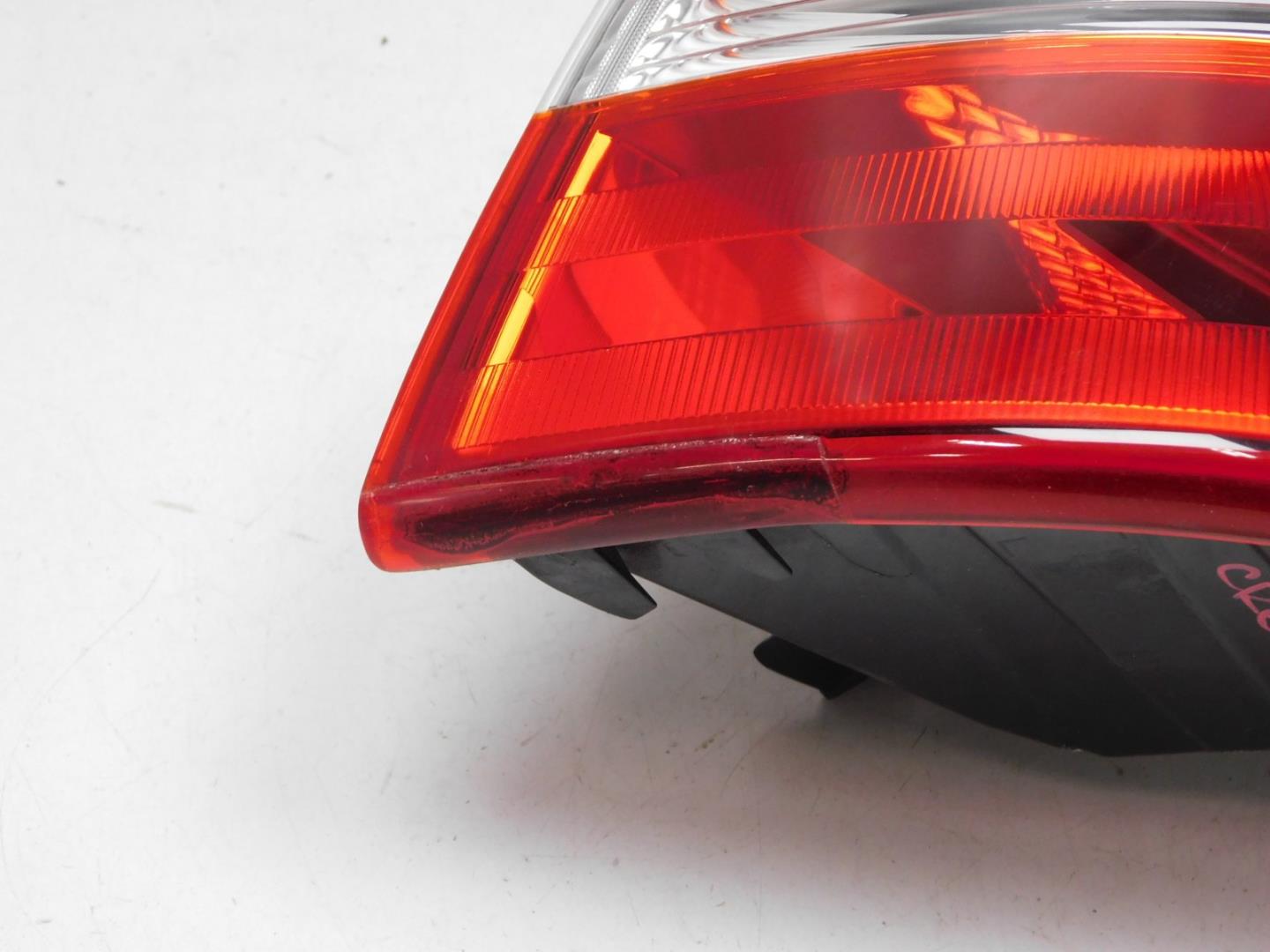 Фонарь задний наружный правый