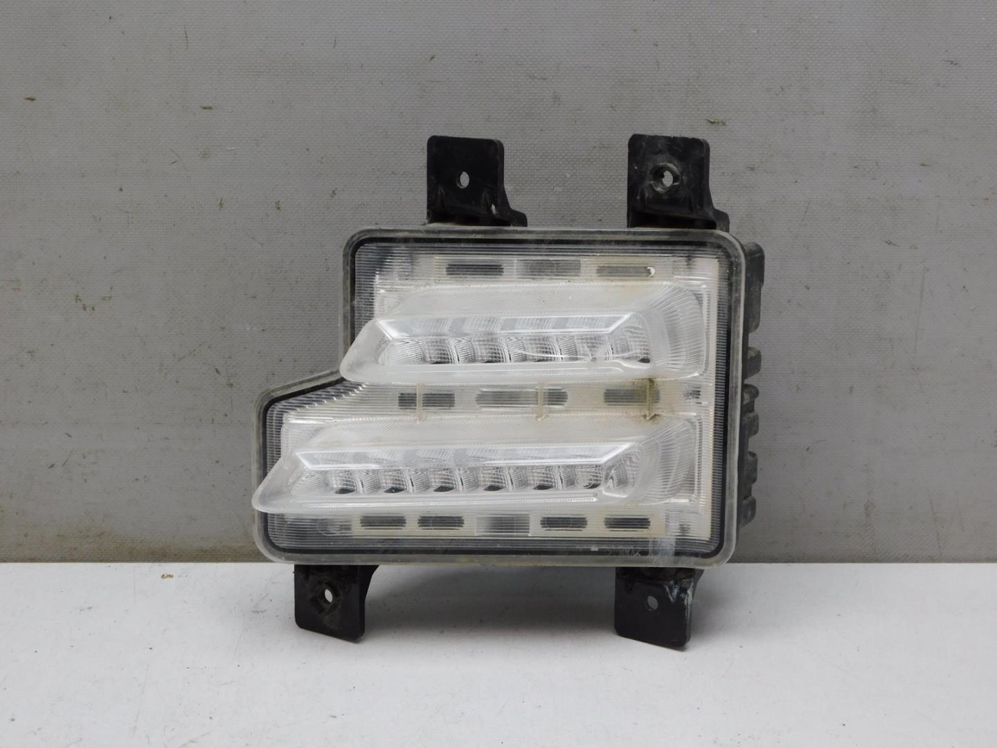 Габарит передний левый