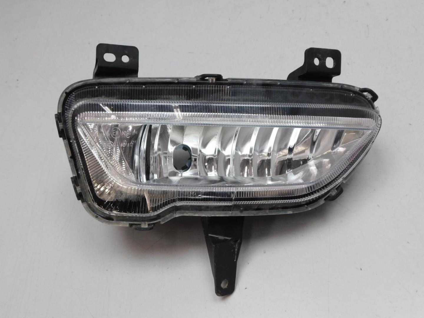 Фара противотуманная правая