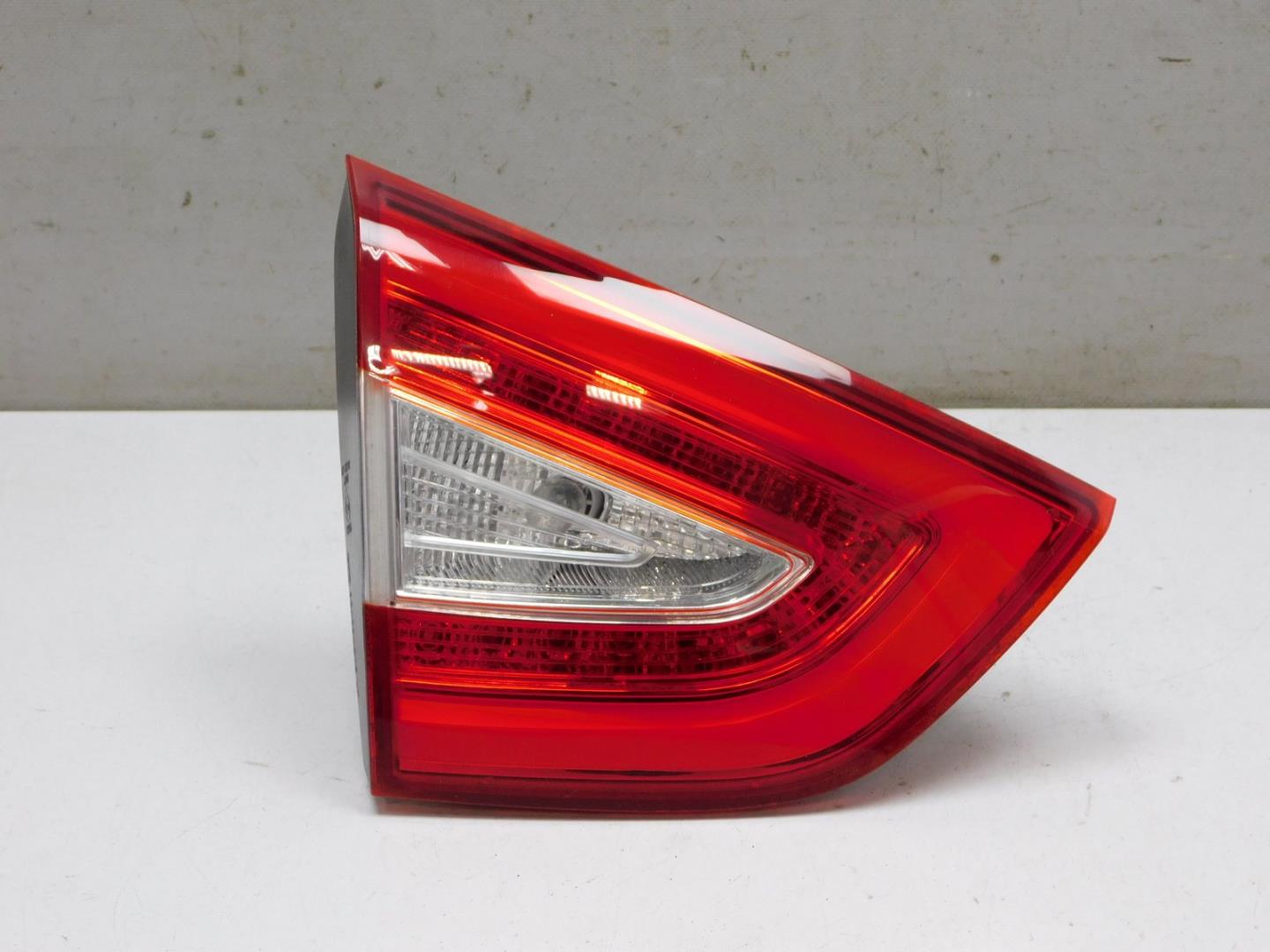 Фонарь задний внутренний левый