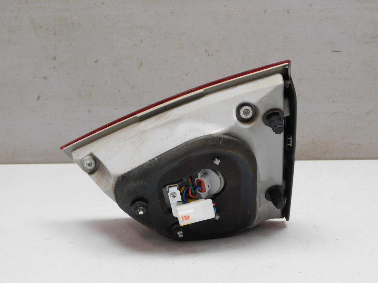 Фонарь задний внутренний левый