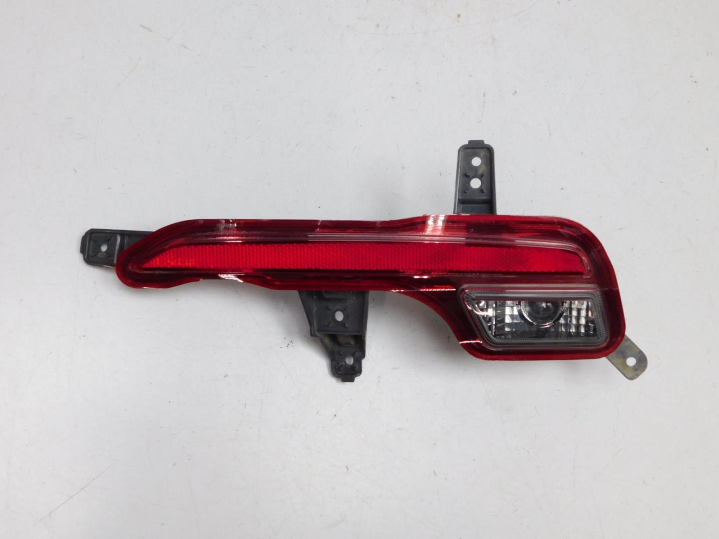 Фонарь задний в бампер правый