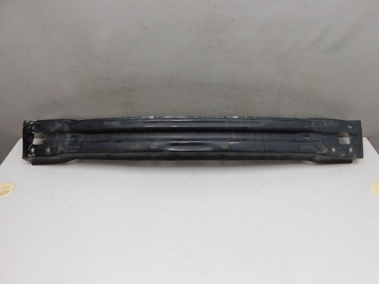 Усилитель переднего бампера