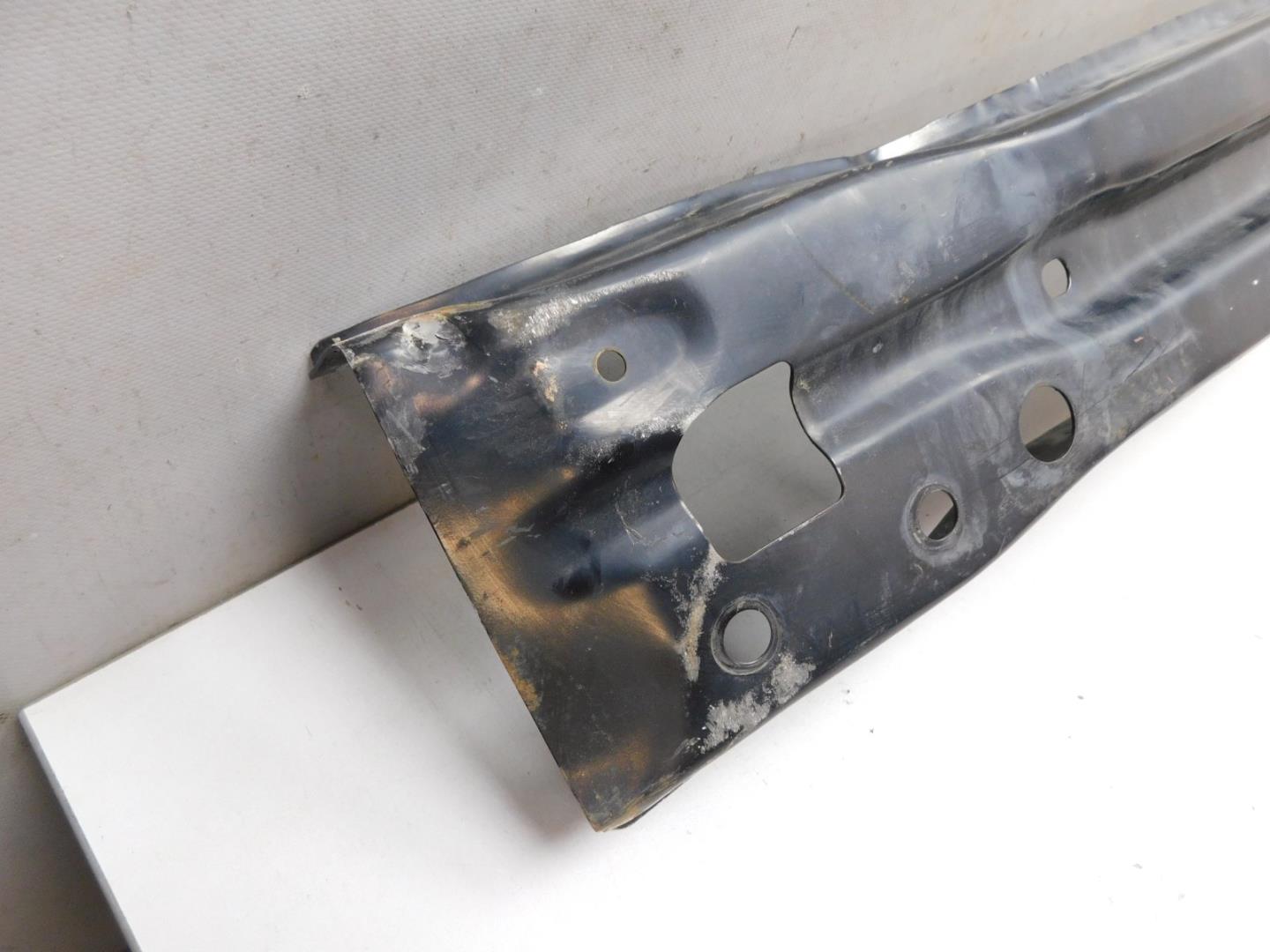 Усилитель переднего бампера