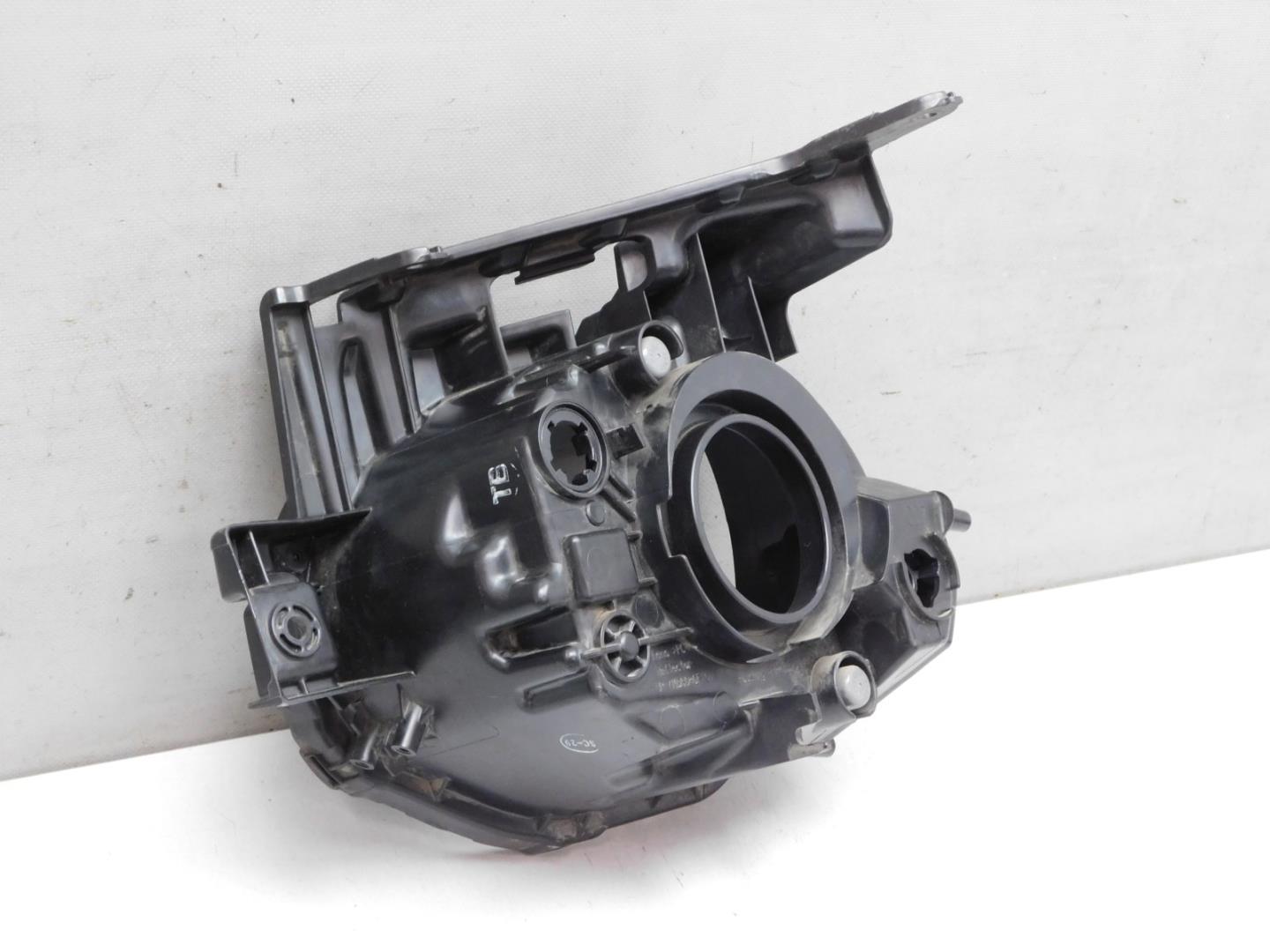 Корпус фары правой