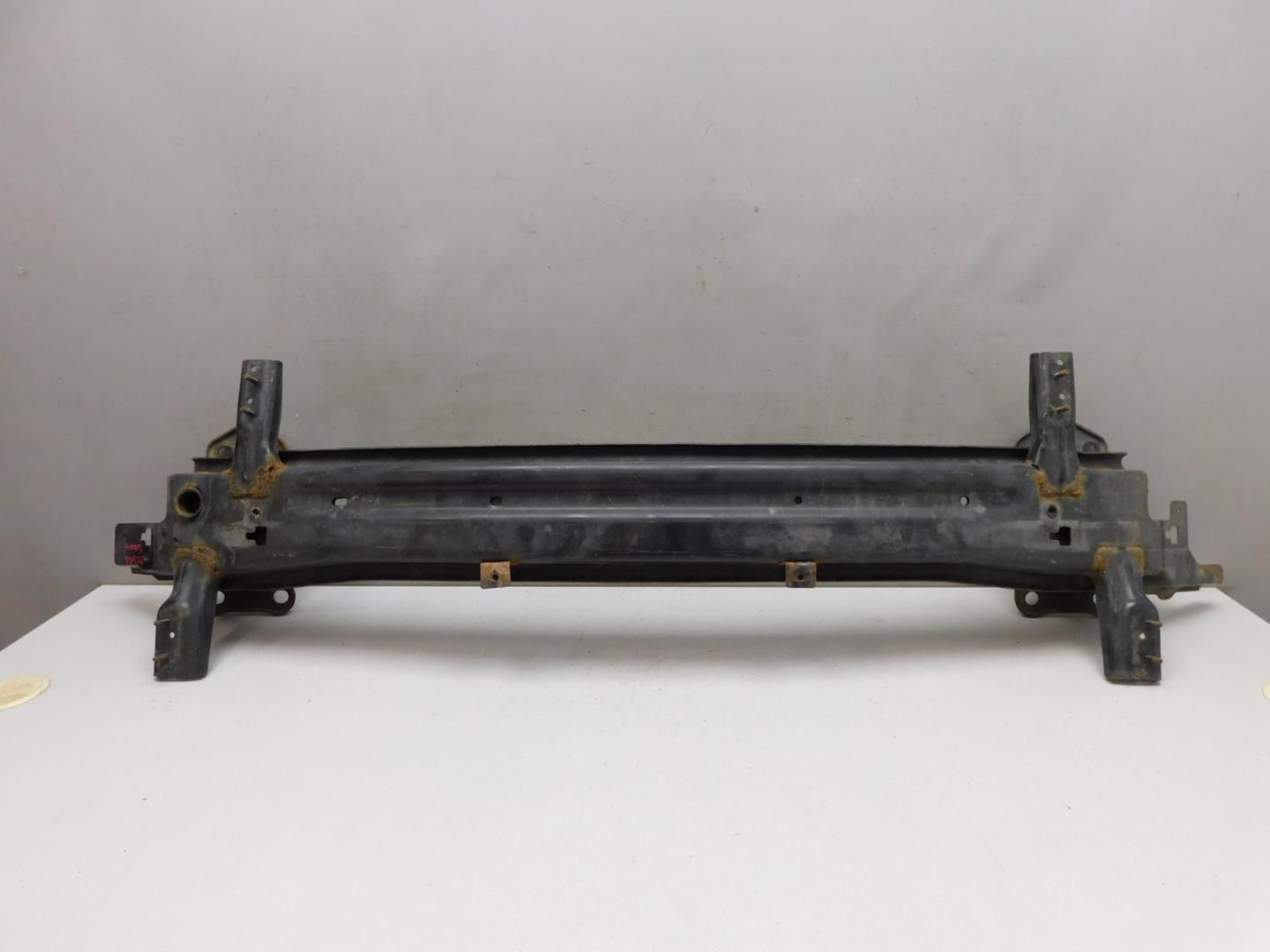 Усилитель переднего бампера