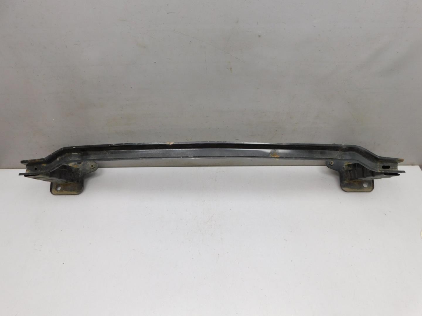 Усилитель переднего бампера