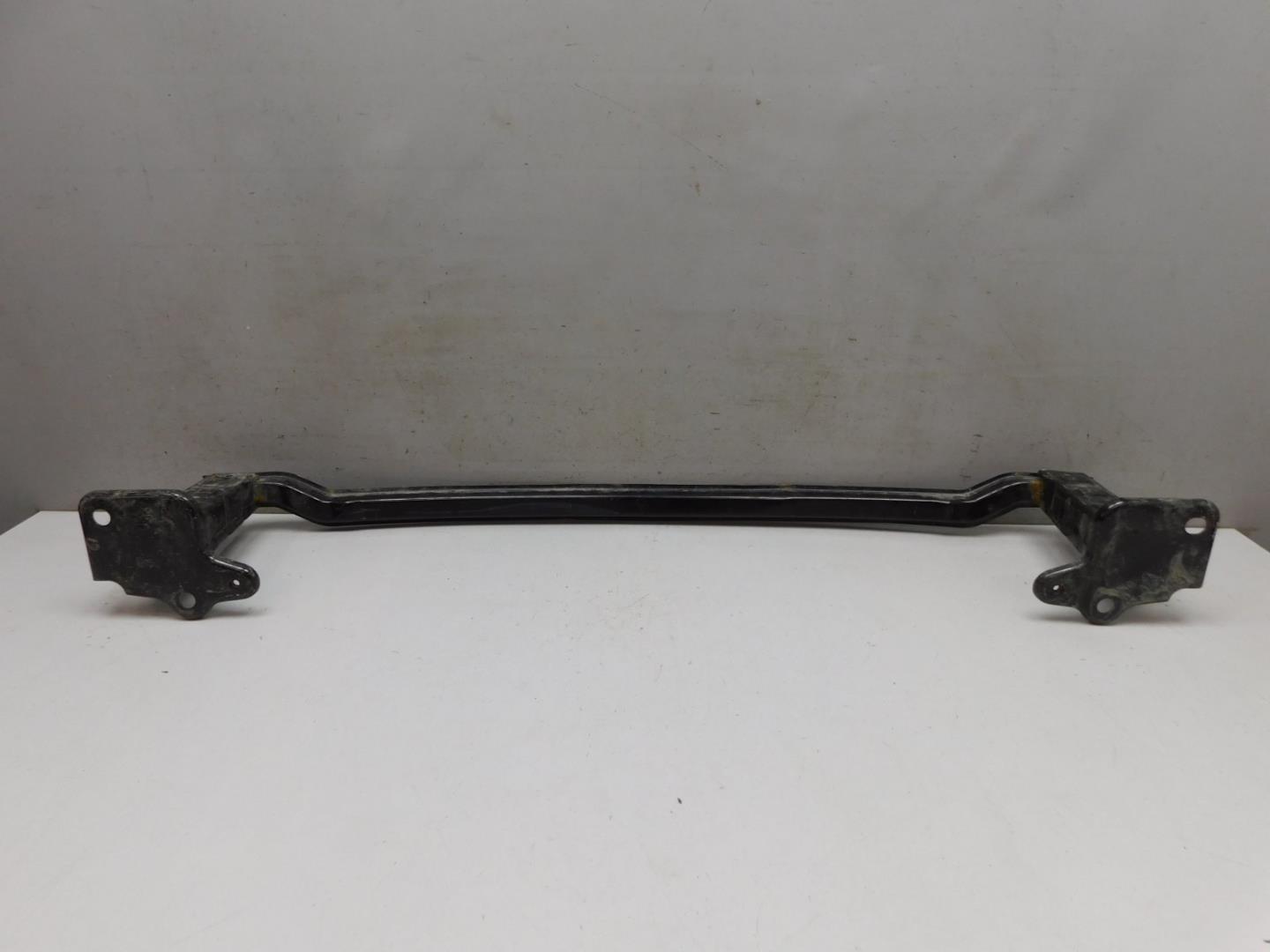 Усилитель переднего бампера