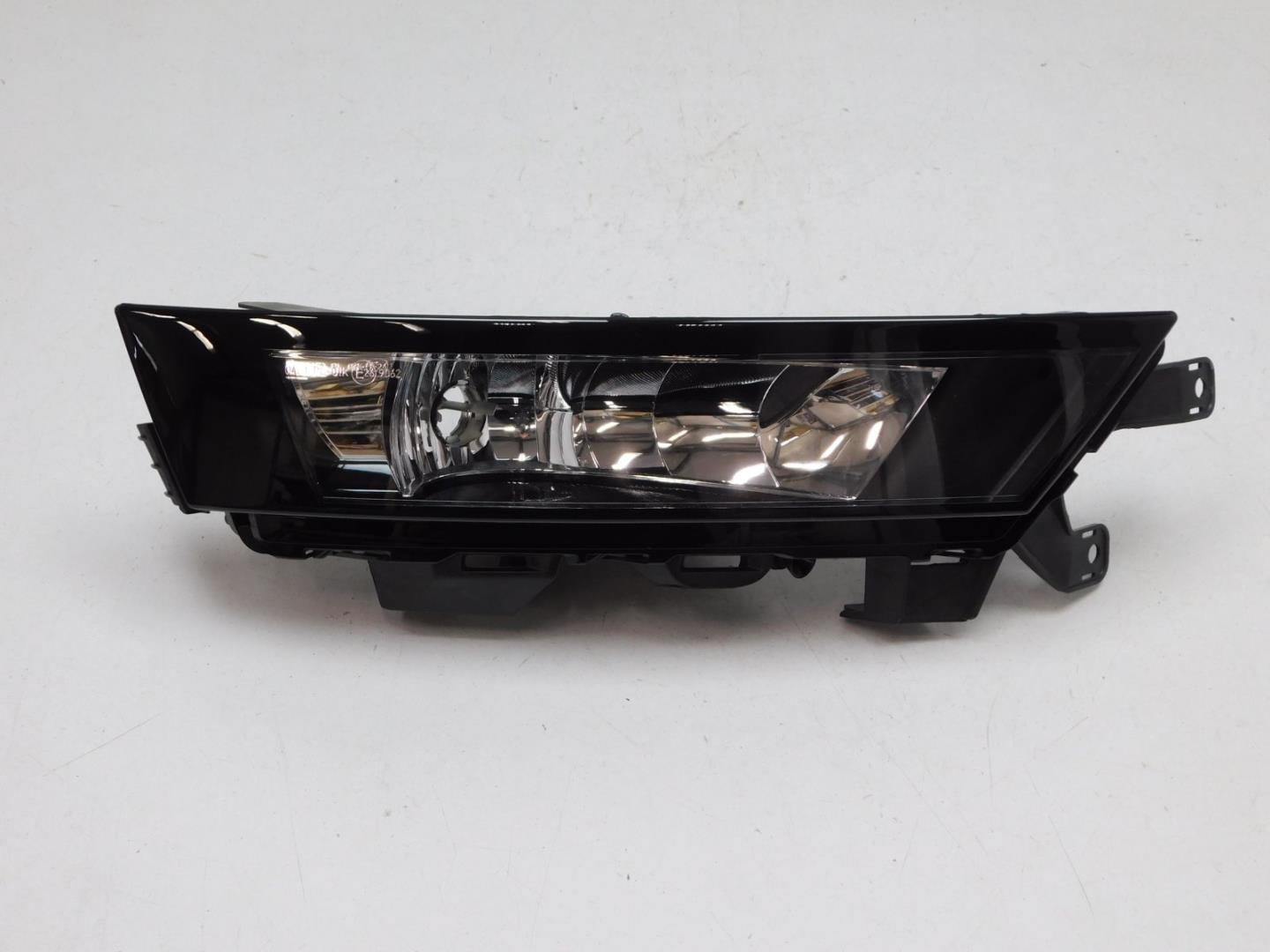 Фара противотуманная правая