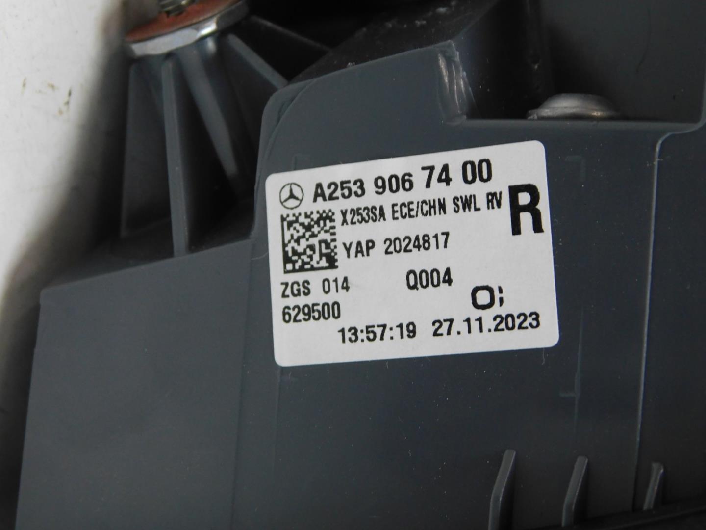 Фонарь задний наружный правый