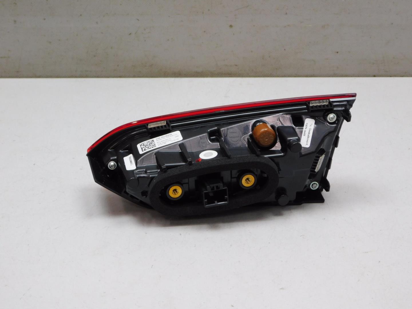 Фонарь задний внутренний левый