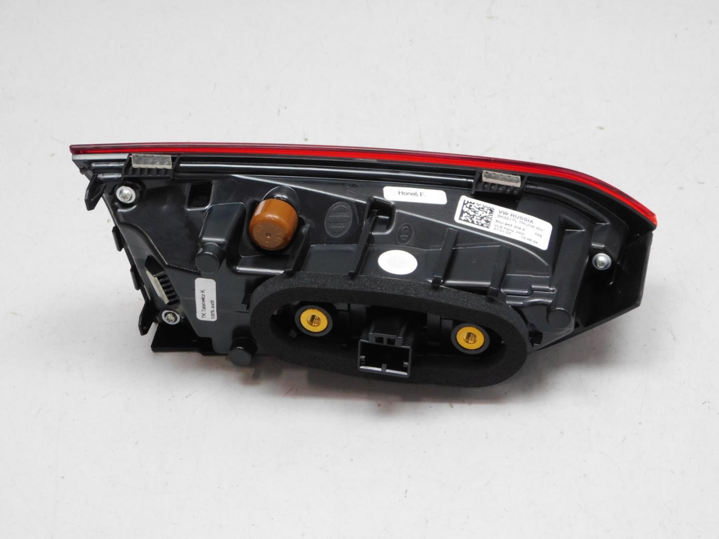 Фонарь задний внутренний правый