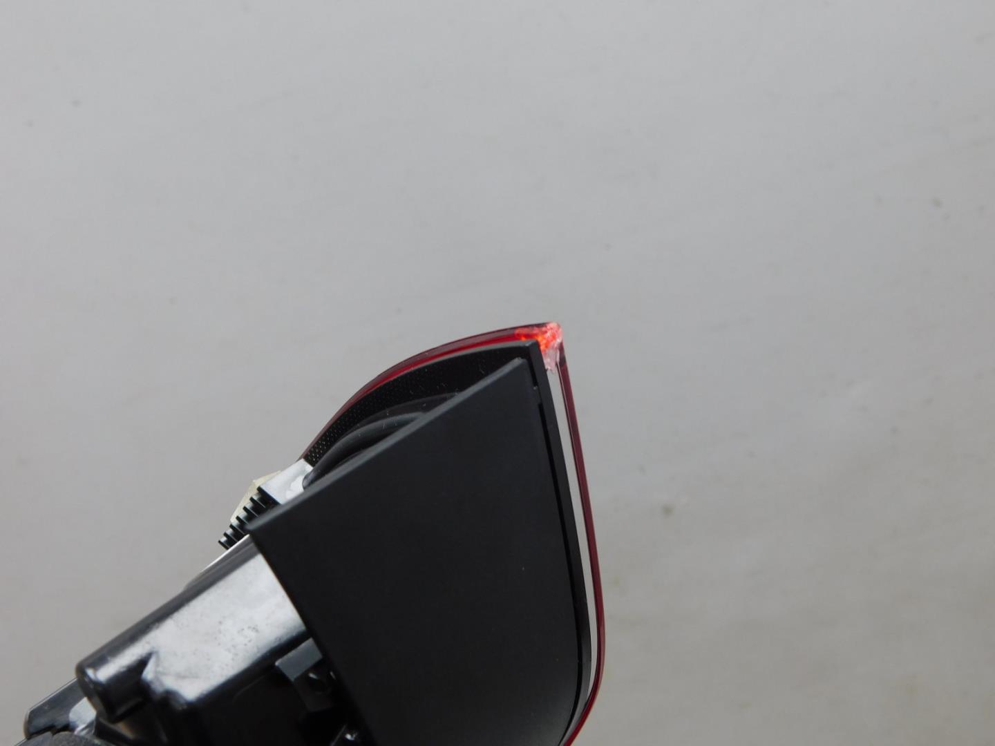 Фонарь задний внутренний правый