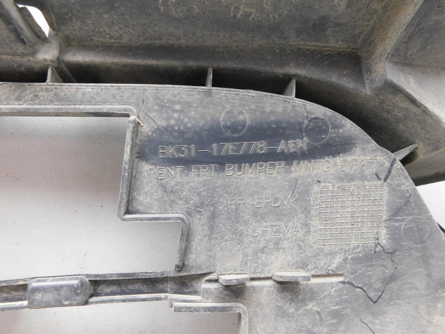 Кронштейн решетки радиатора