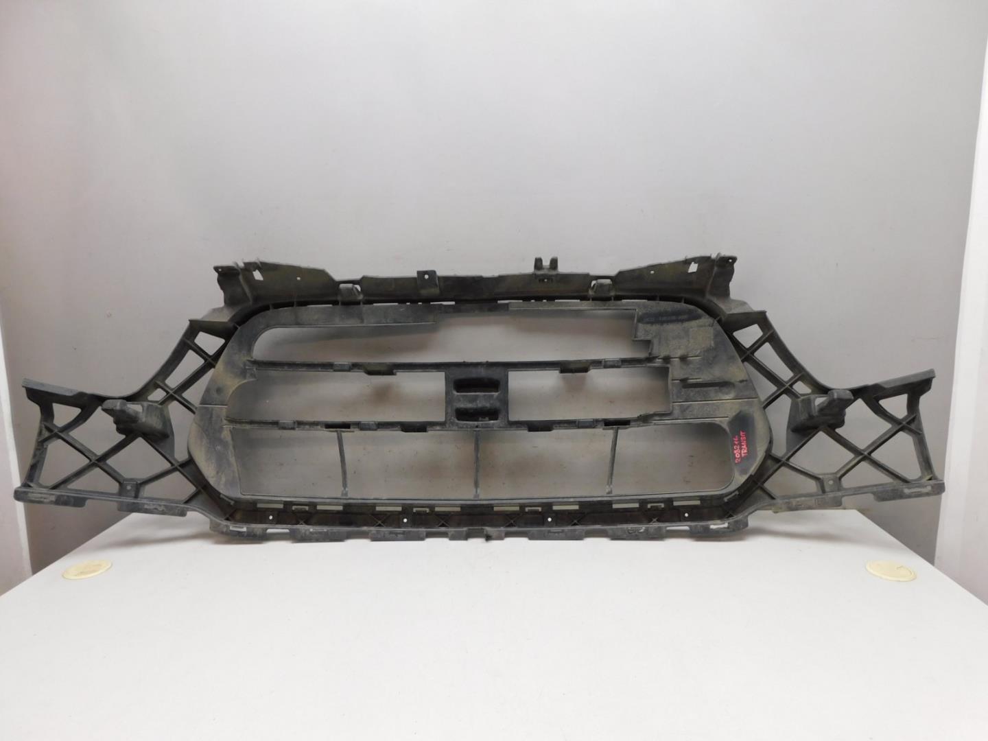 Кронштейн решетки радиатора