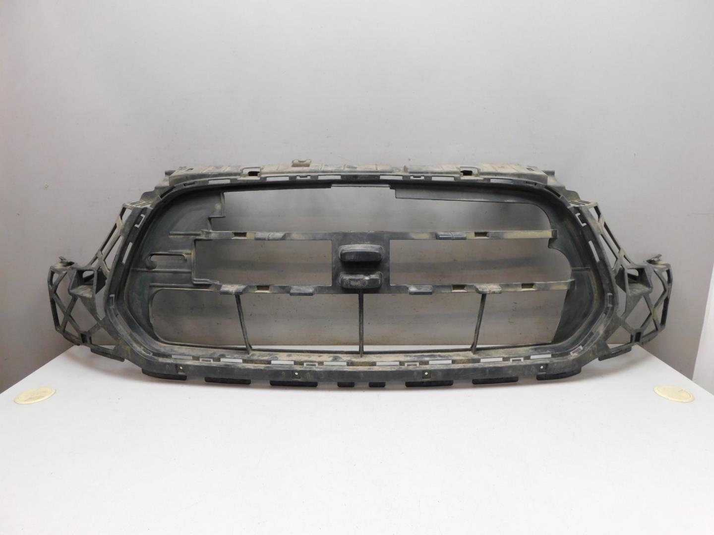 Кронштейн решетки радиатора