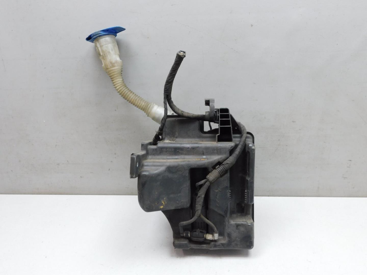 Бачок омывателя лобового стекла