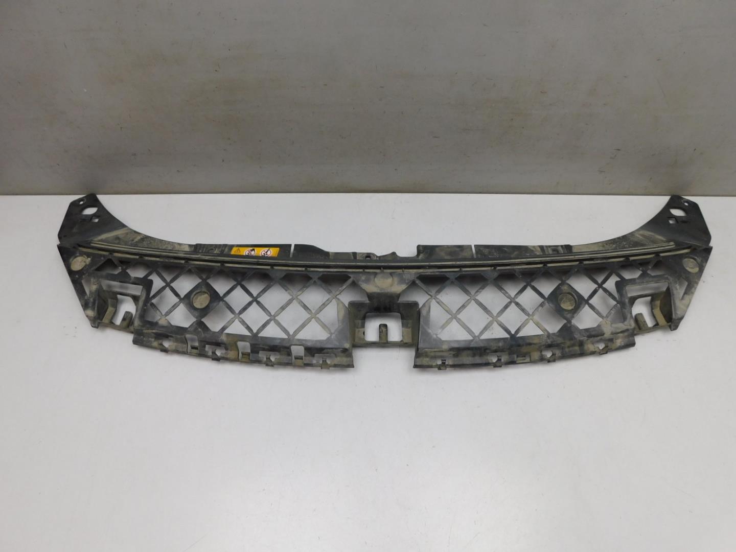 Кронштейн переднего бампера