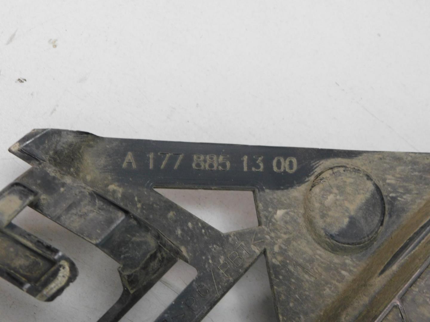 Кронштейн переднего бампера