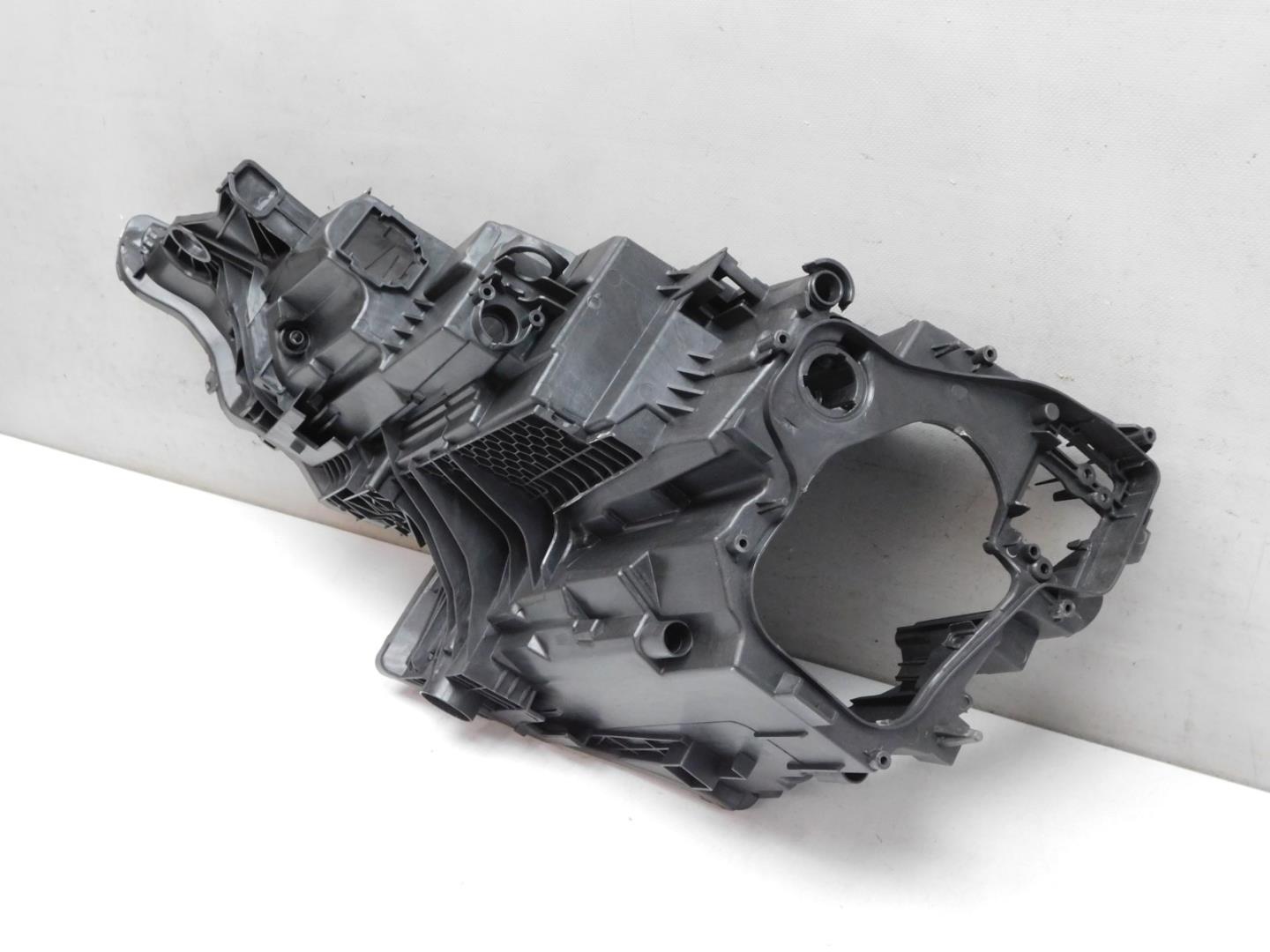 Корпус фары правой