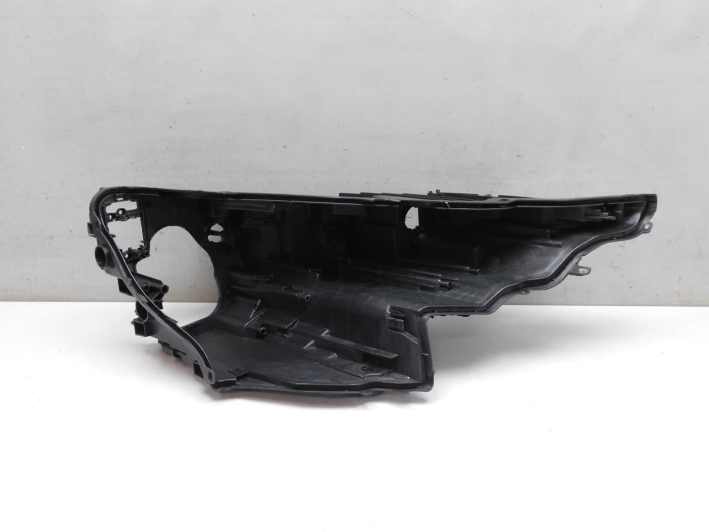 Корпус фары правой