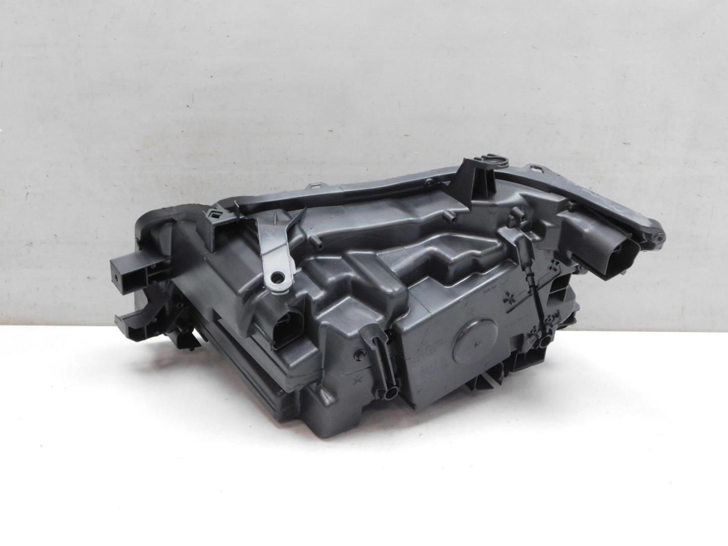 Корпус фары правой