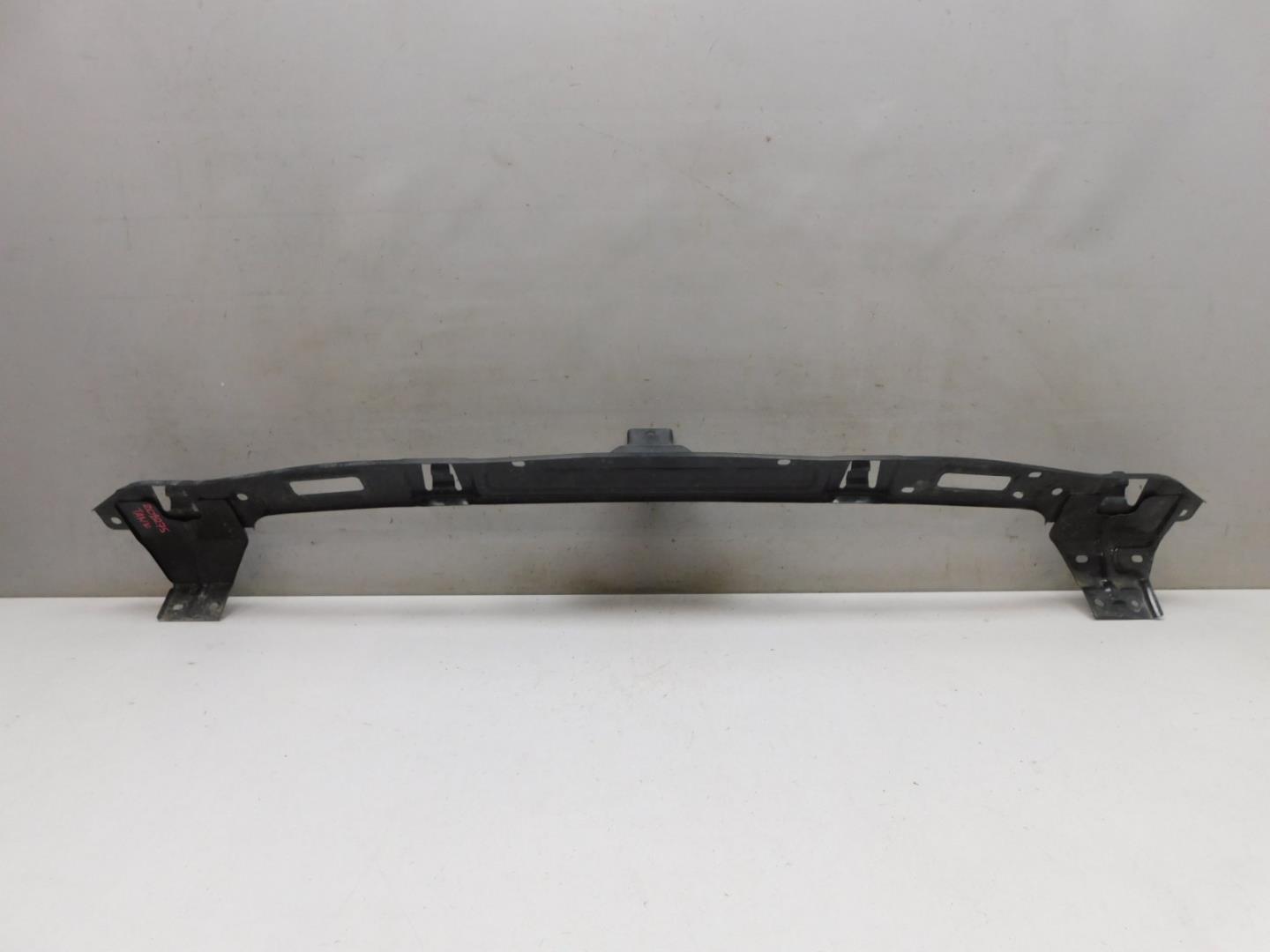 Кронштейн переднего бампера