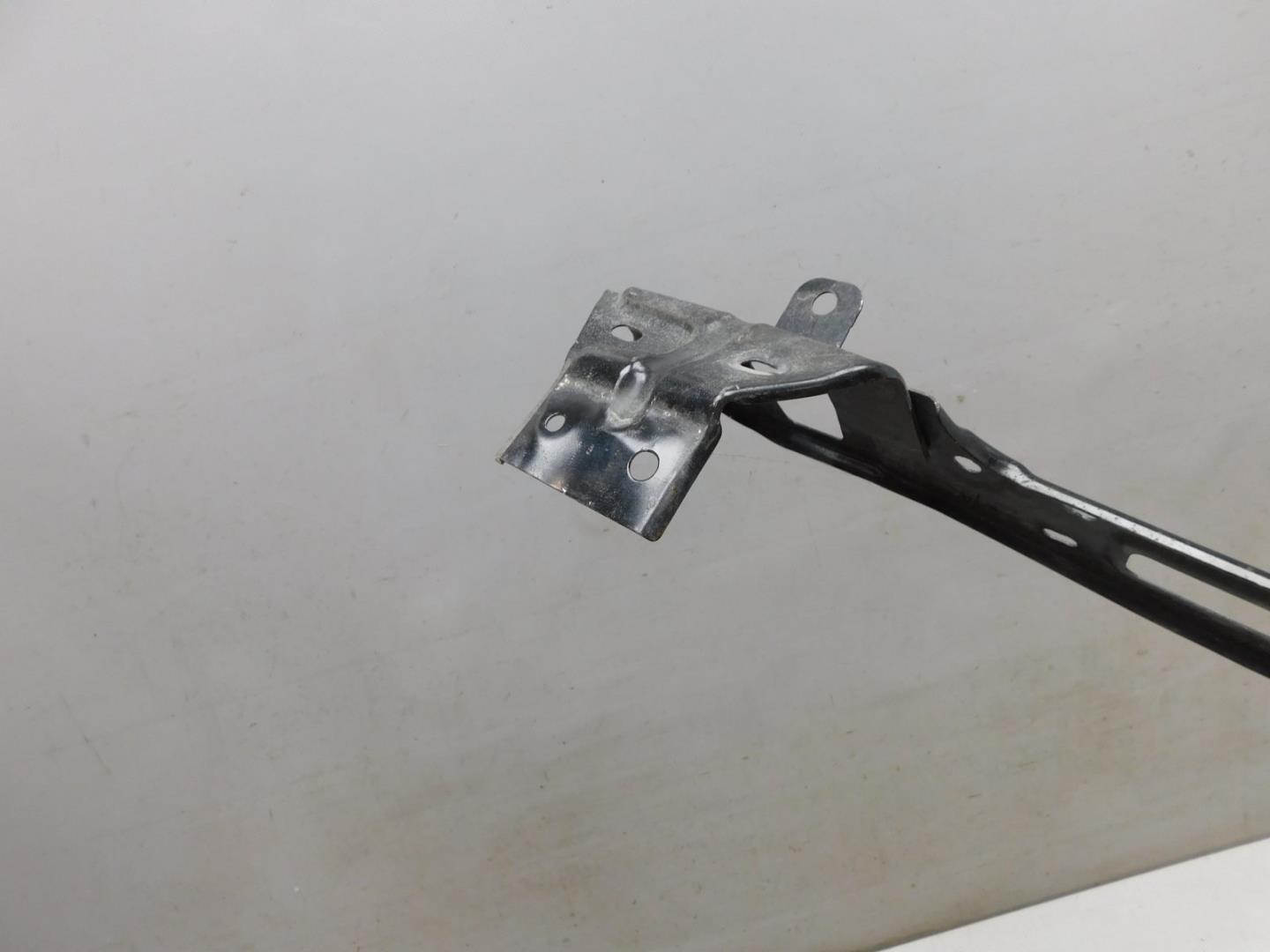 Кронштейн переднего бампера