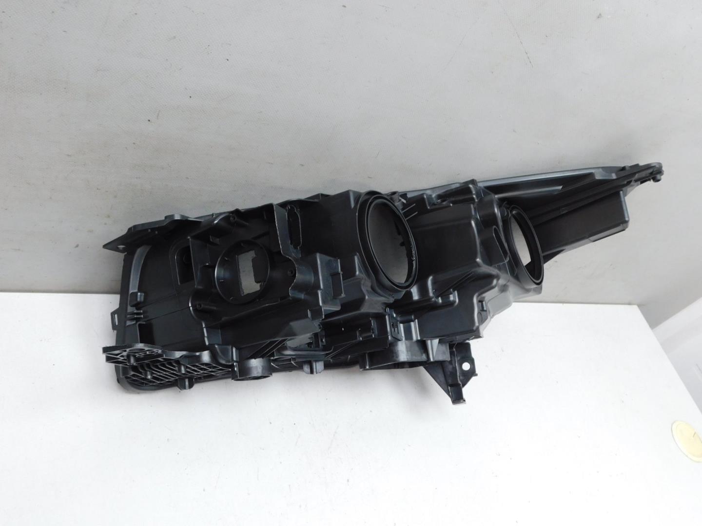 Корпус фары правой