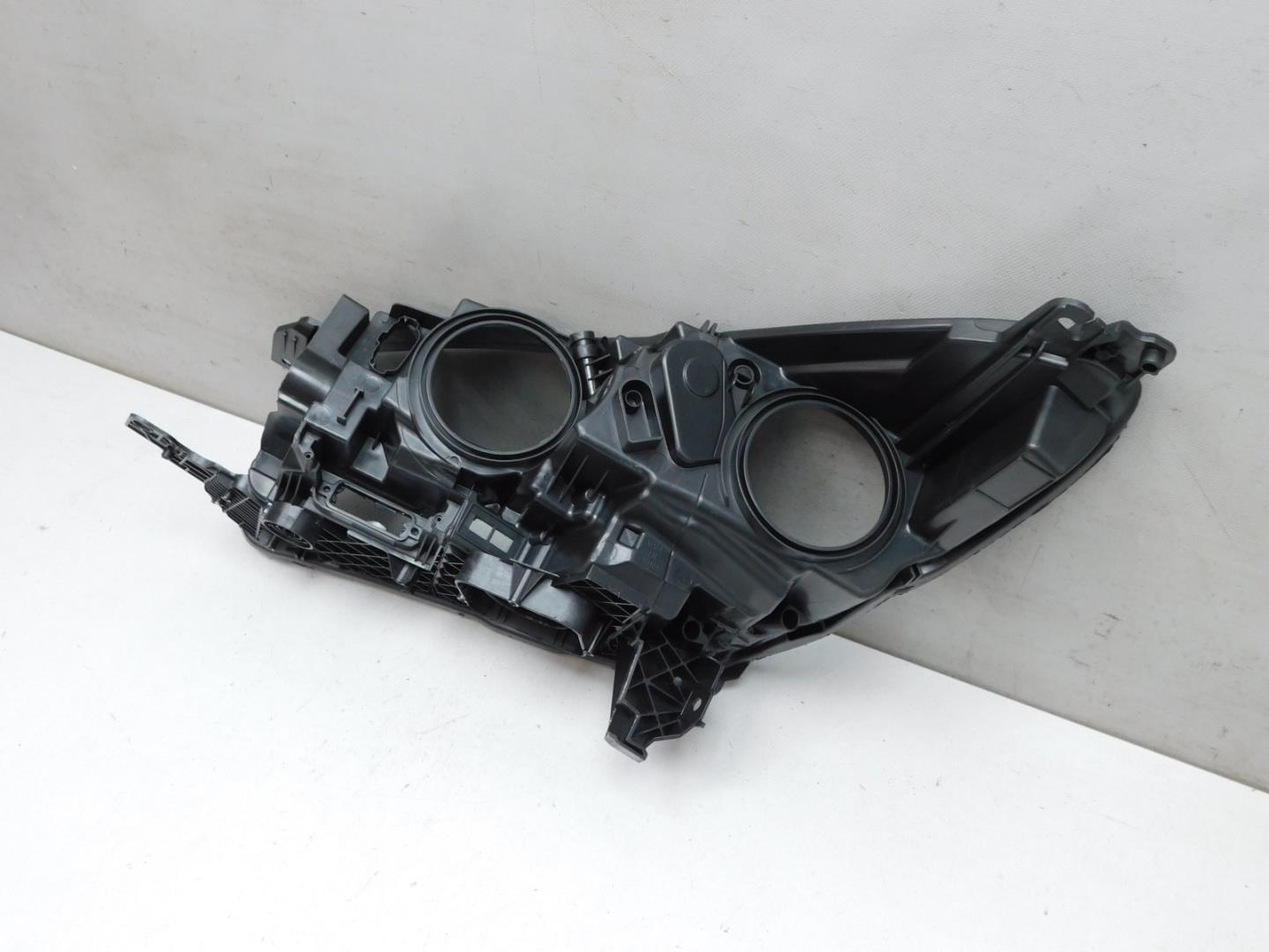 Корпус фары правой