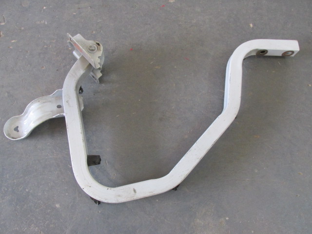 Петля крышки багажника