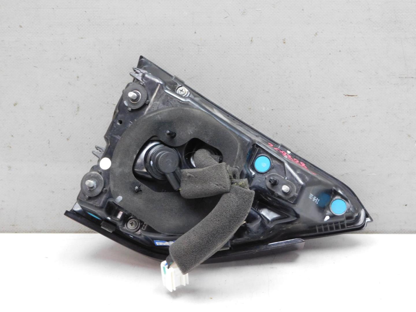 Фонарь задний внутренний правый