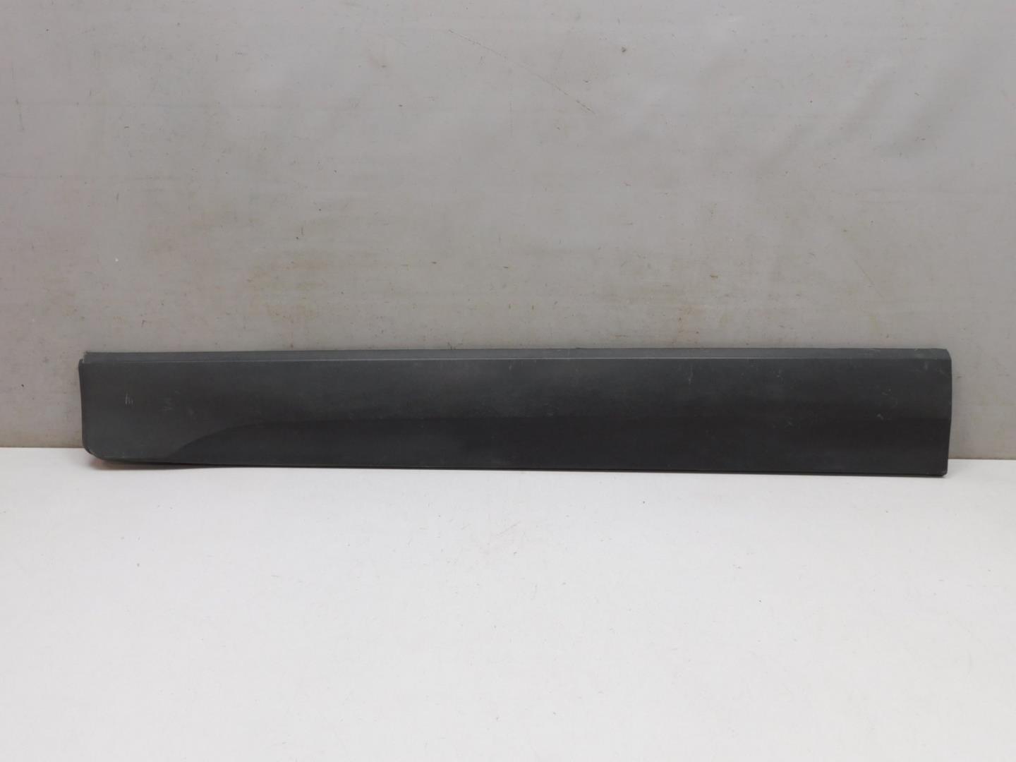 Накладка двери передней левой