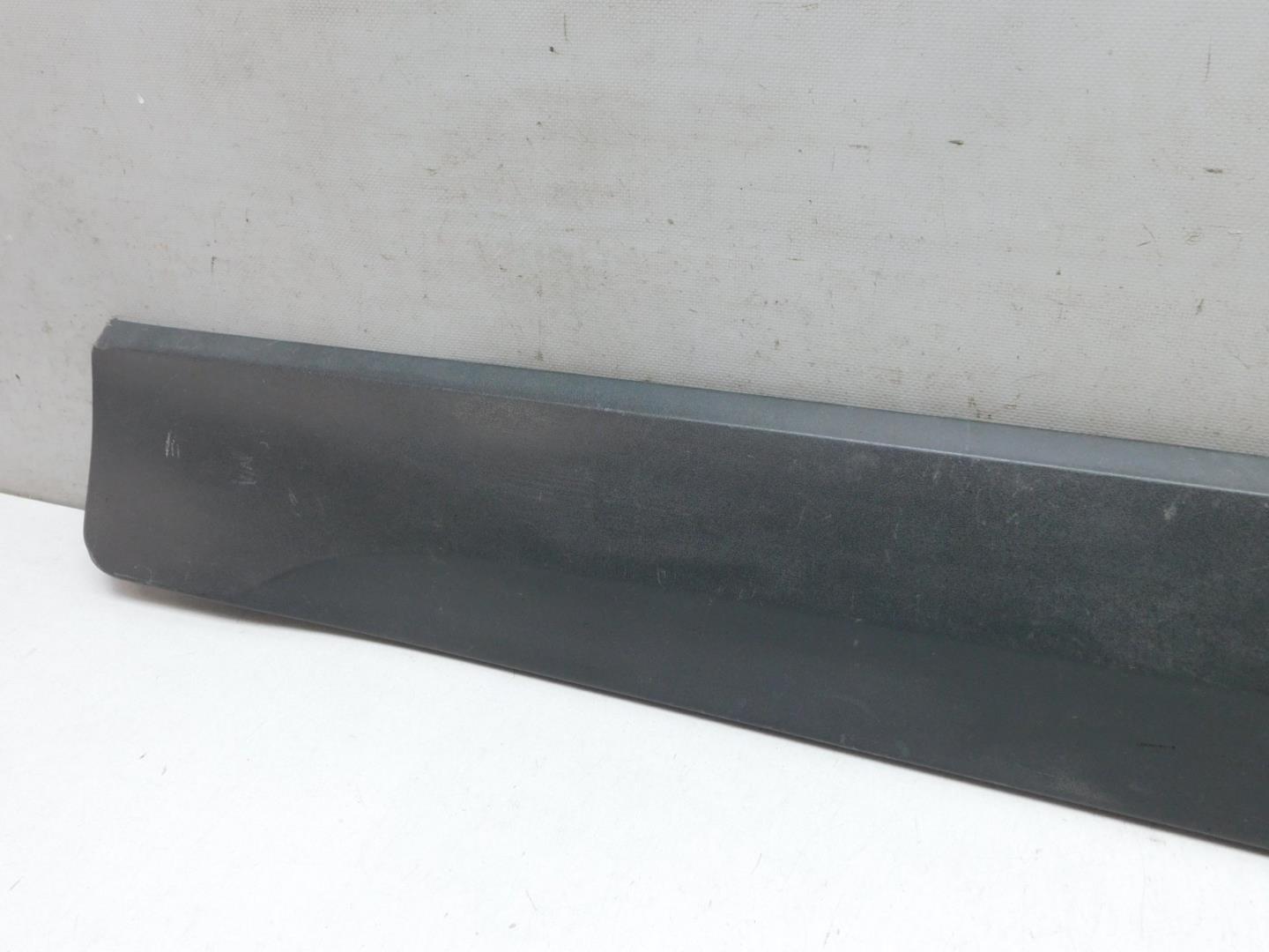 Накладка двери передней левой