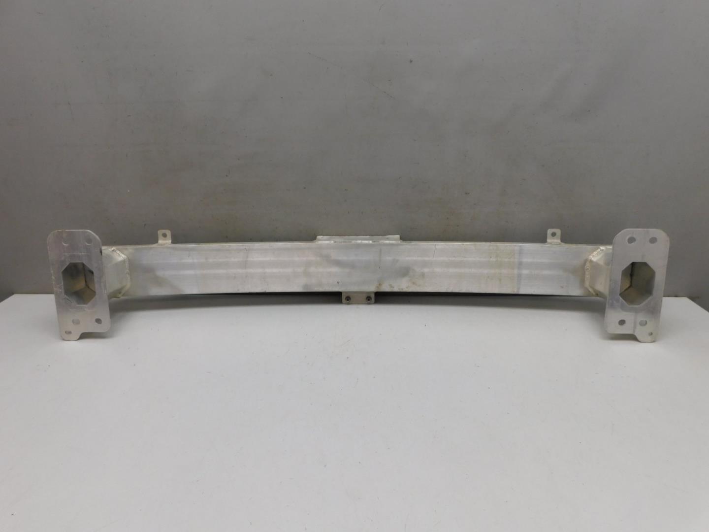 Усилитель переднего бампера