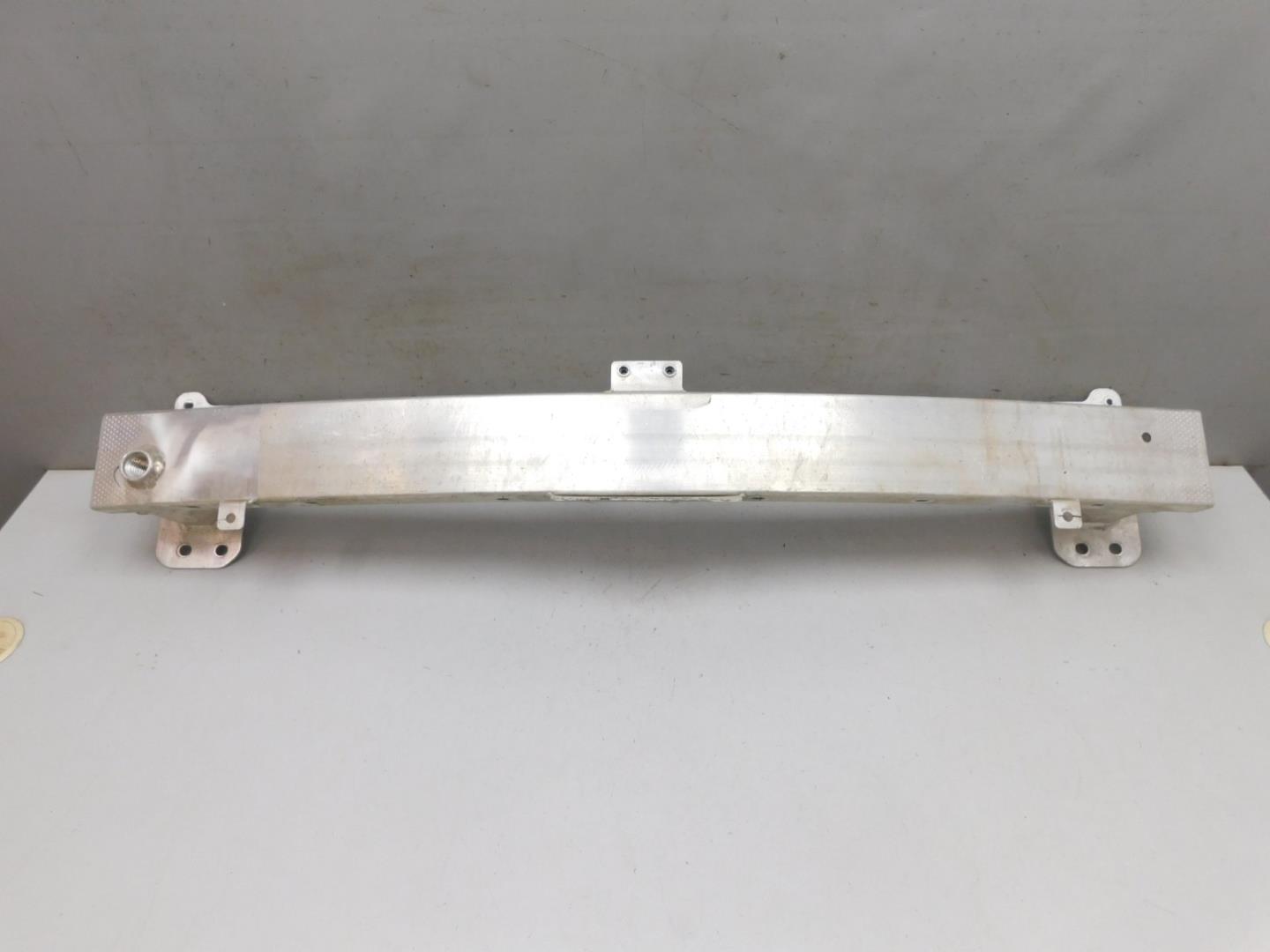 Усилитель переднего бампера