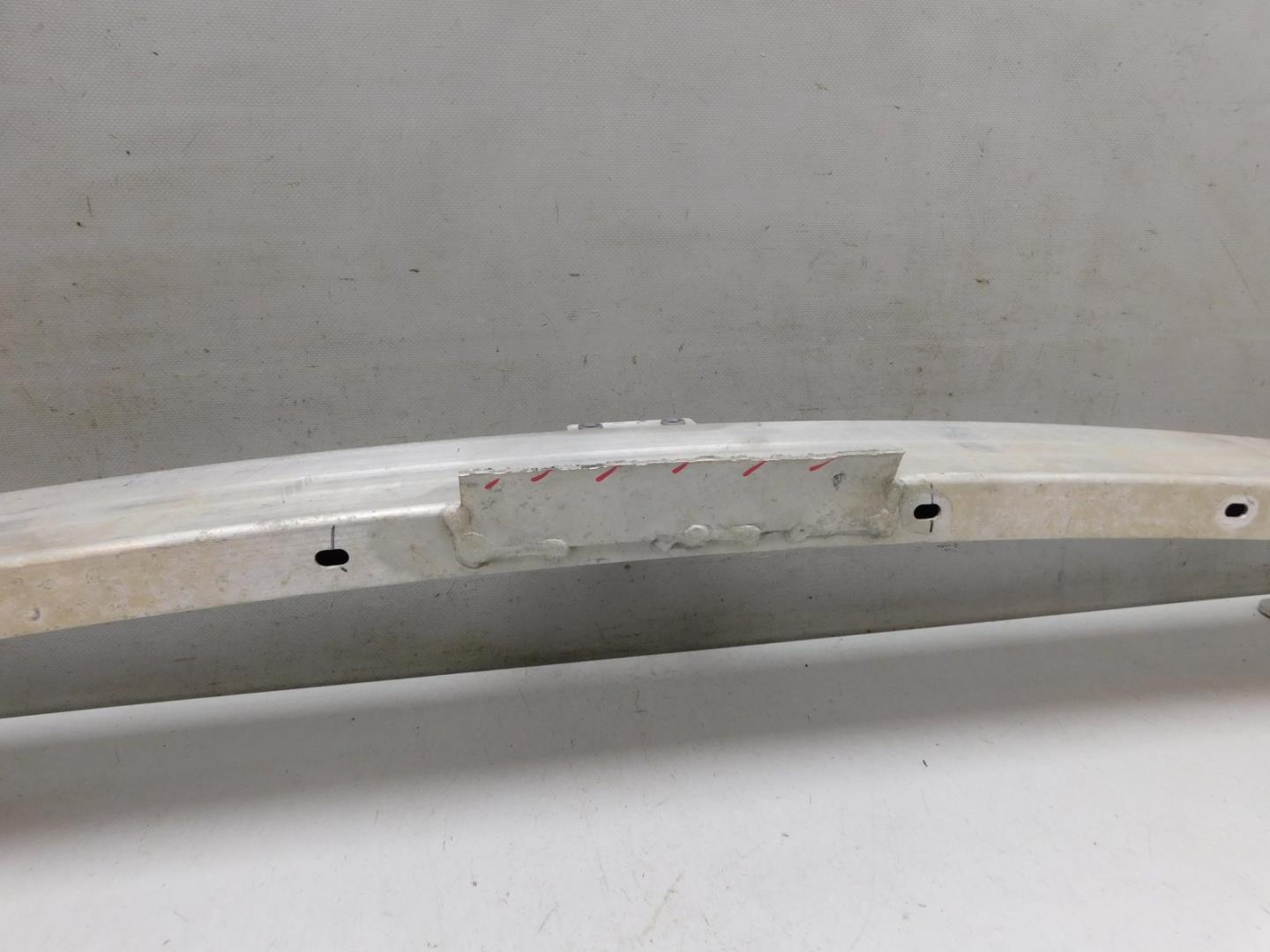 Усилитель переднего бампера