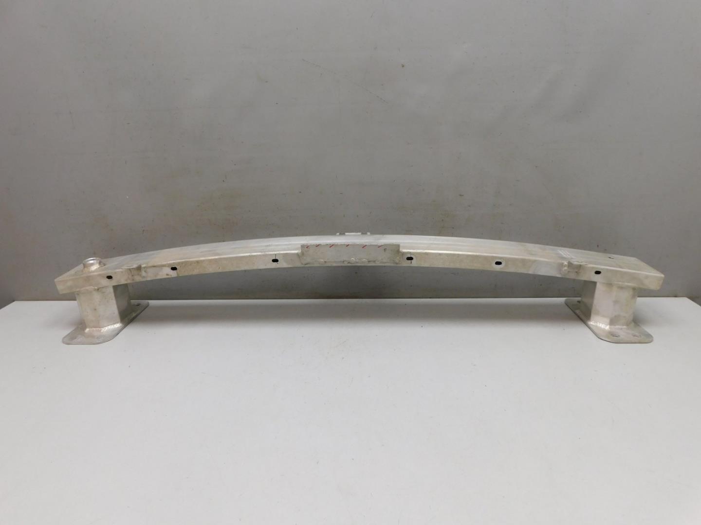 Усилитель переднего бампера