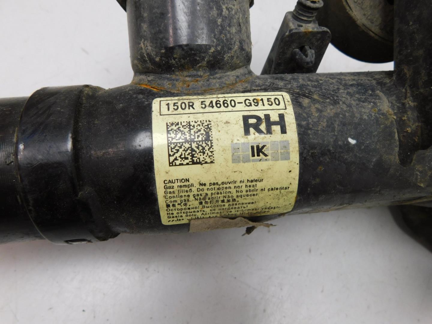 Амортизатор передний правый