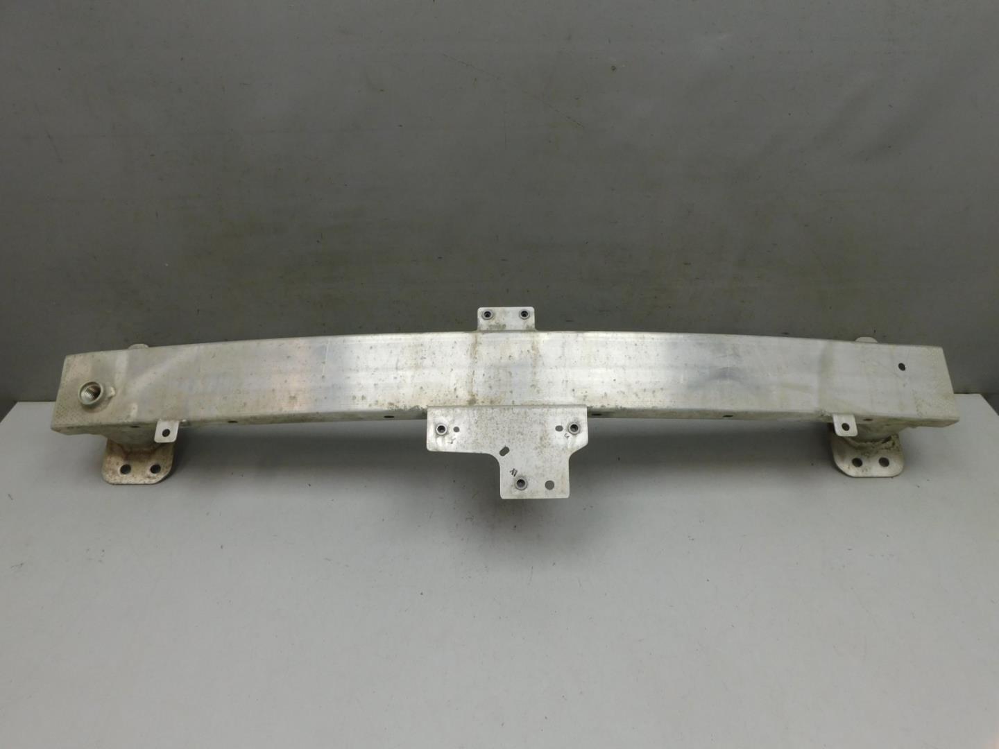 Усилитель переднего бампера