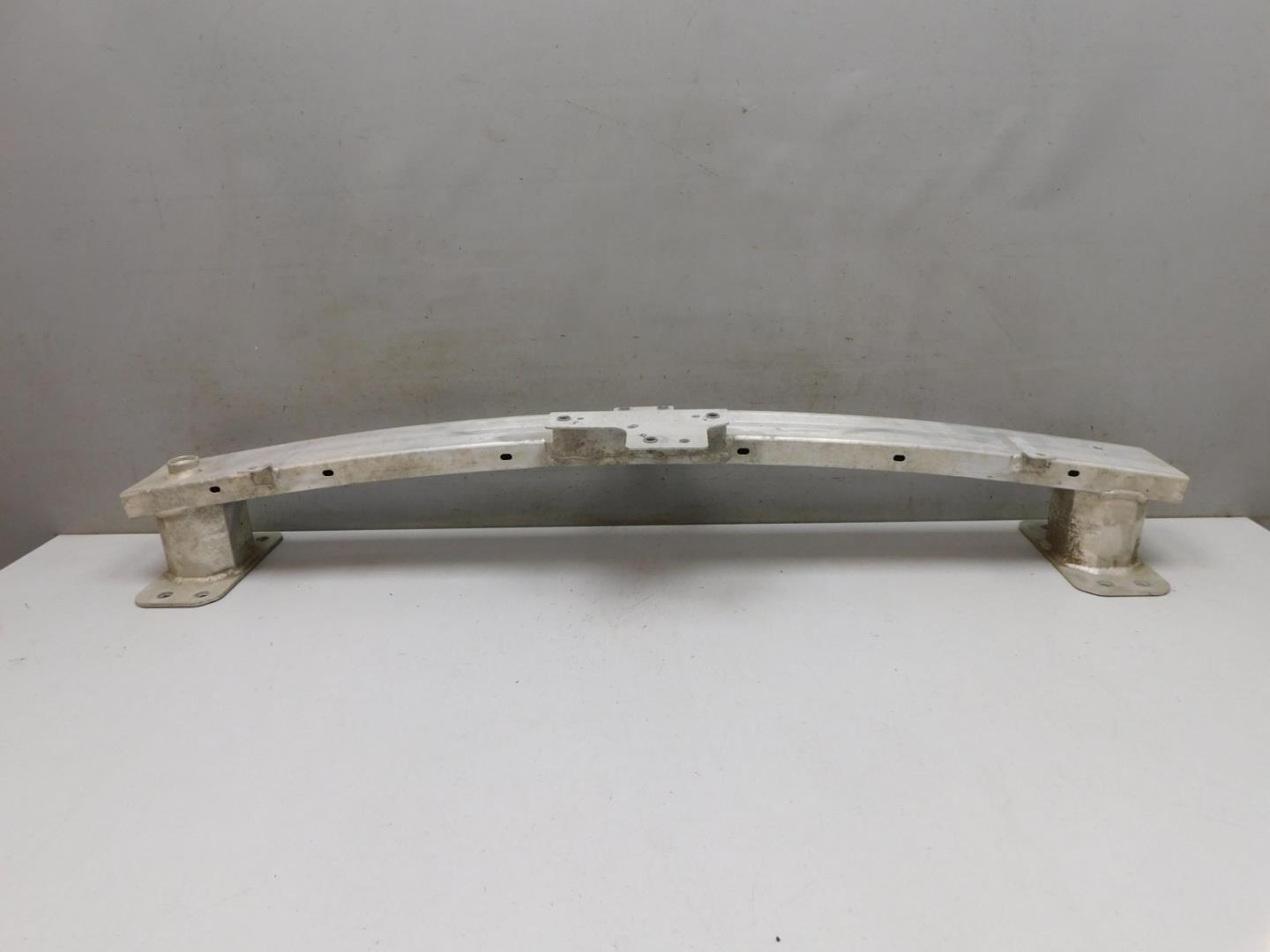 Усилитель переднего бампера