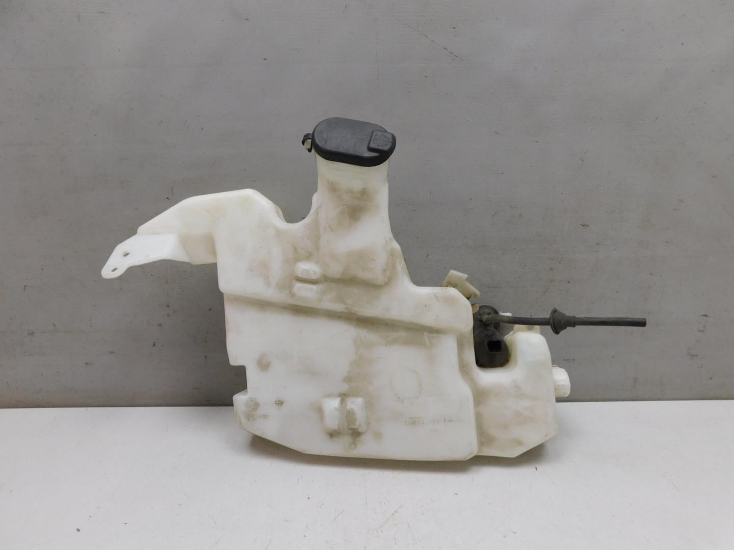 Бачок омывателя лобового стекла