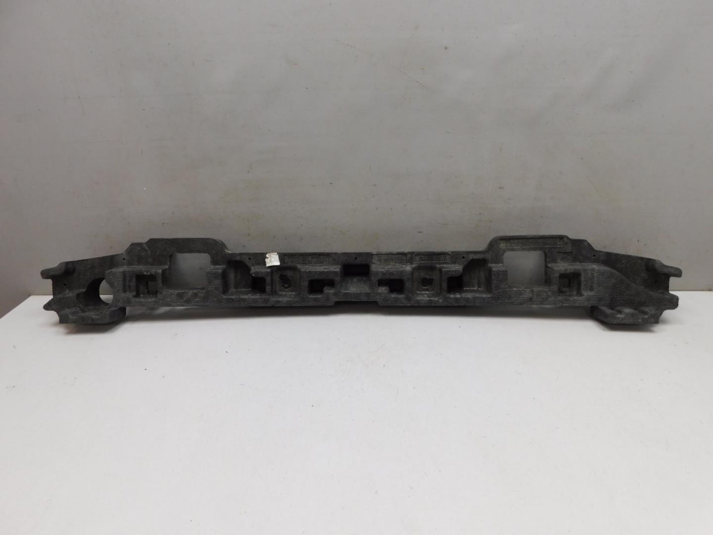 Усилитель переднего бампера