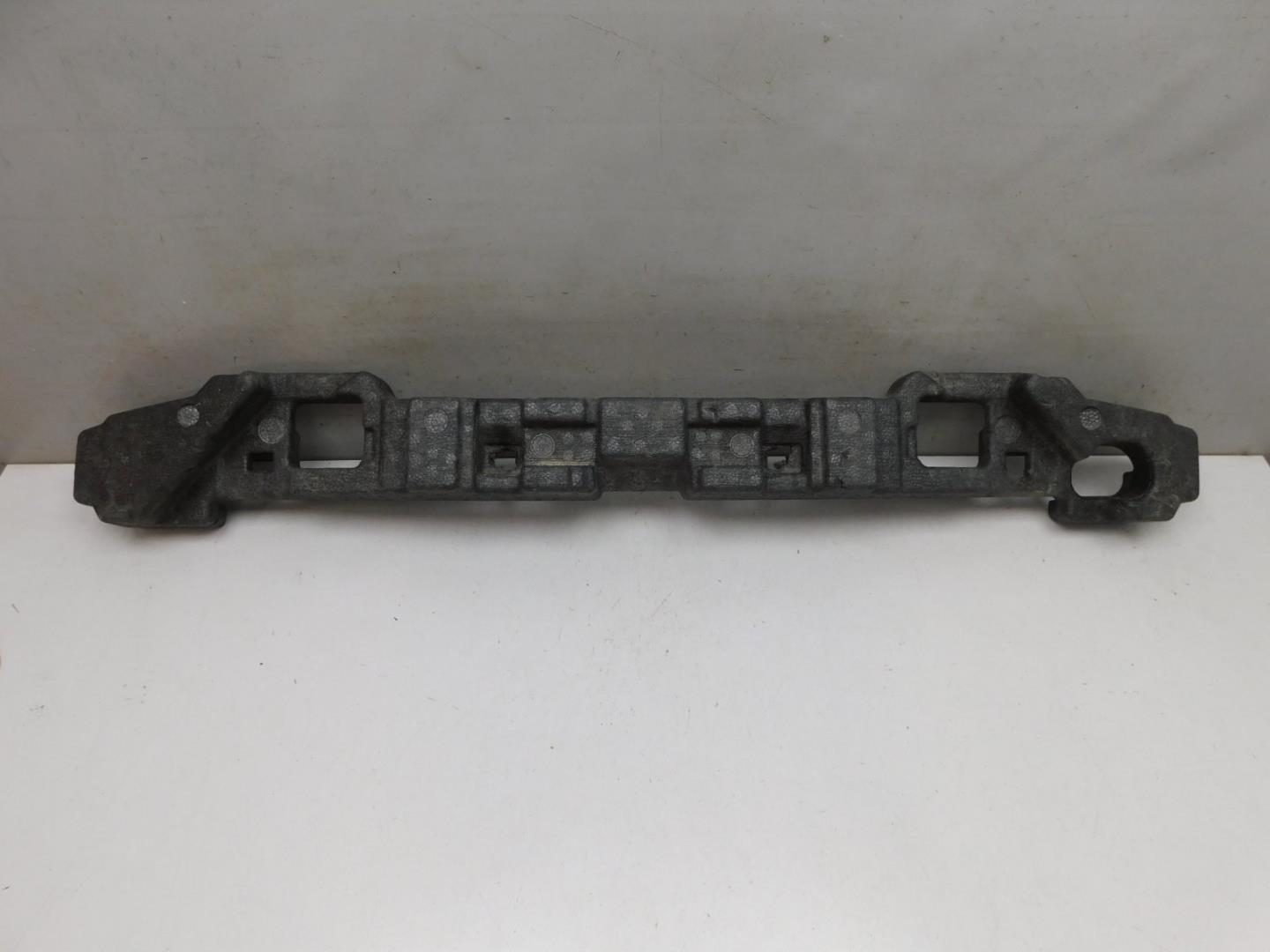 Усилитель переднего бампера