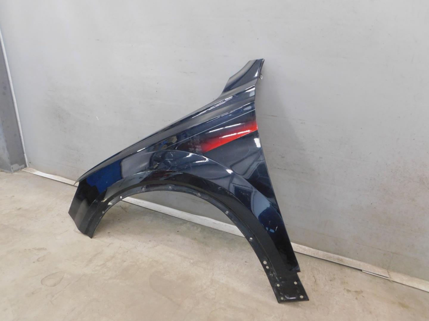 Крыло переднее левое