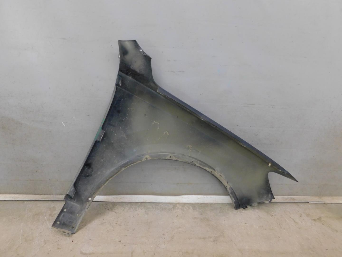 Крыло переднее левое