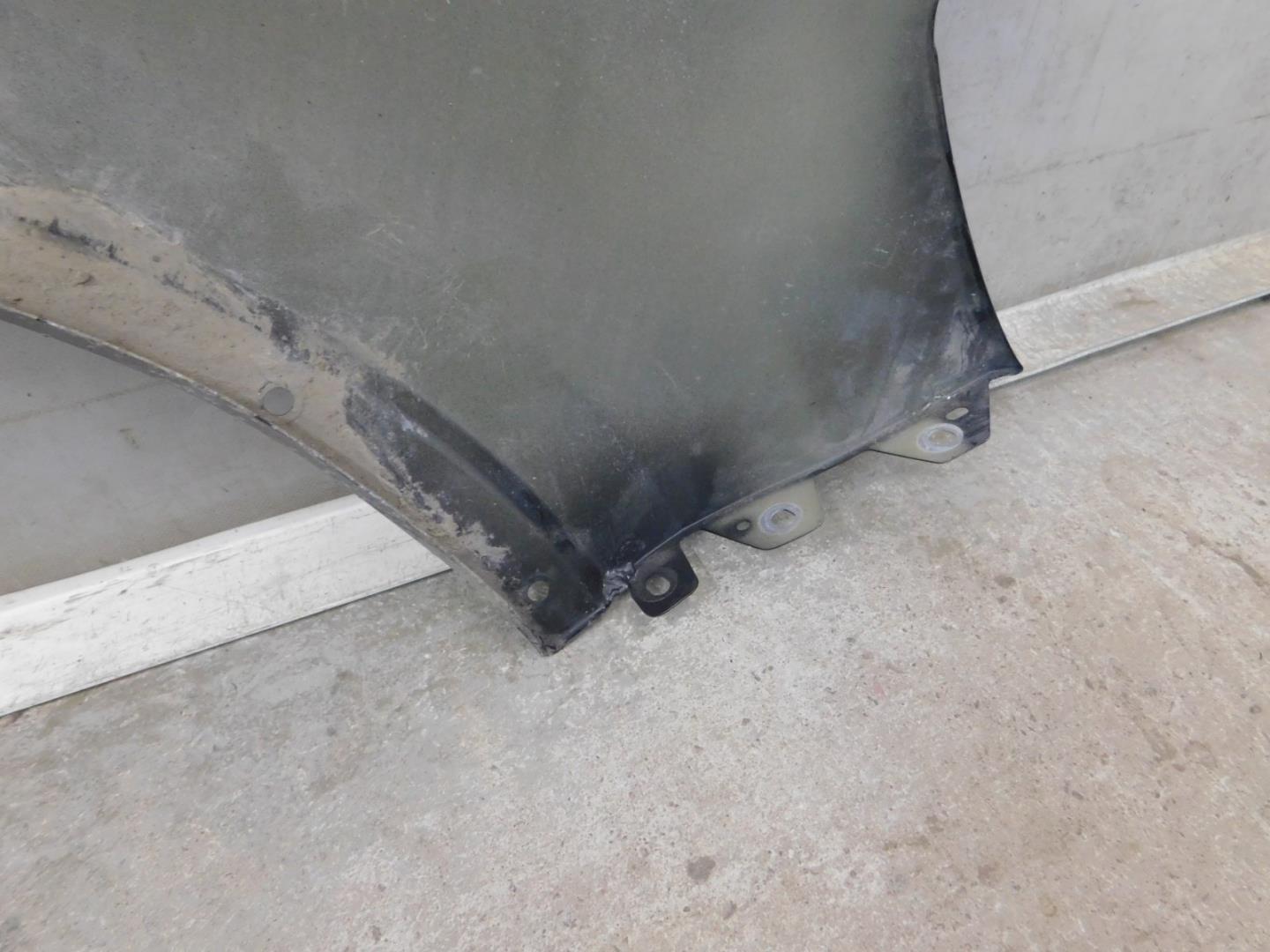 Крыло переднее левое